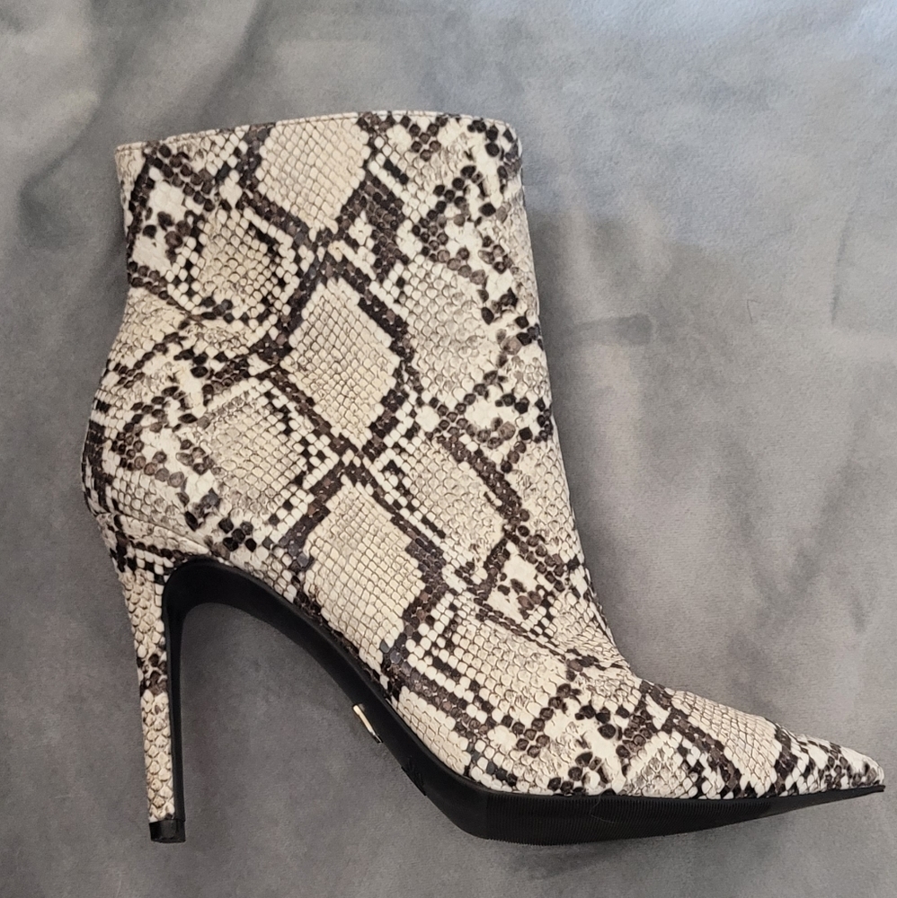Boots - Picture 1 of 3